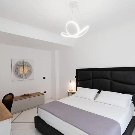 Apartments Hotel Real Suite Napoli Chiaia Mergellina Luaran gambar