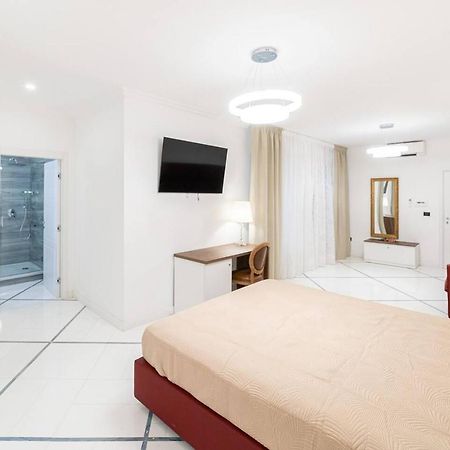 Apartments Hotel Real Suite Napoli Chiaia Mergellina Luaran gambar