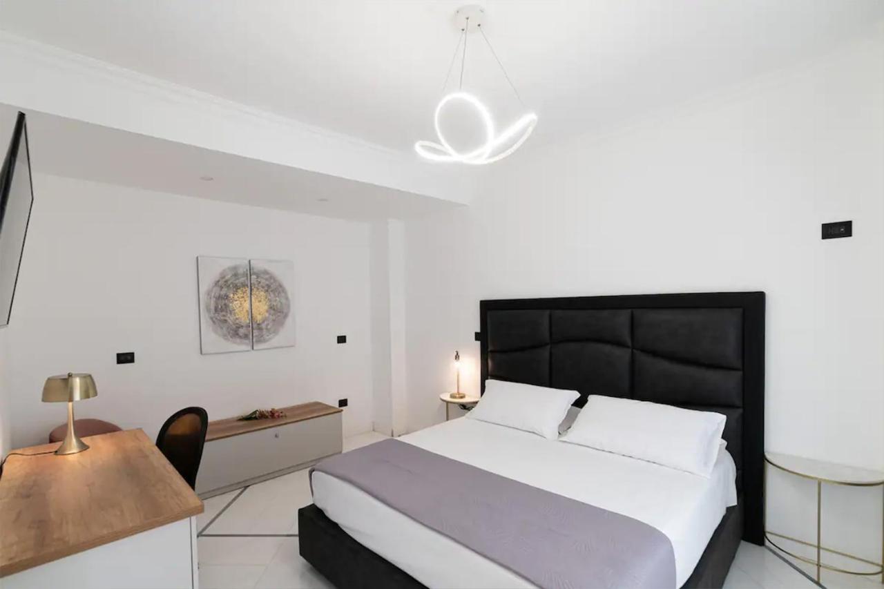 Apartments Hotel Real Suite Napoli Chiaia Mergellina Luaran gambar