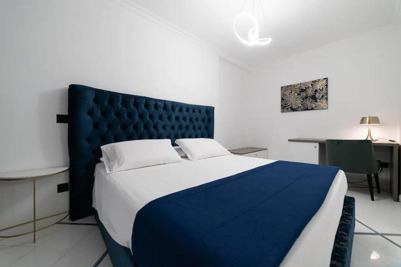 Apartments Hotel Real Suite Napoli Chiaia Mergellina Luaran gambar