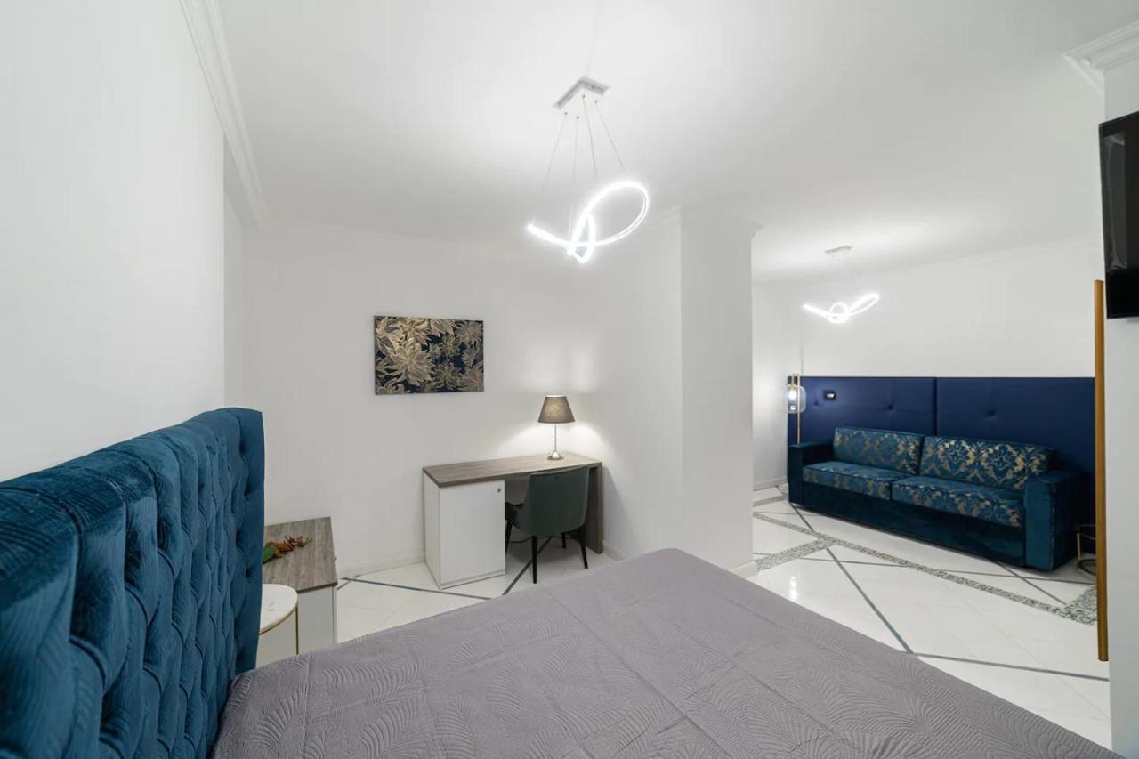 Apartments Hotel Real Suite Napoli Chiaia Mergellina Luaran gambar