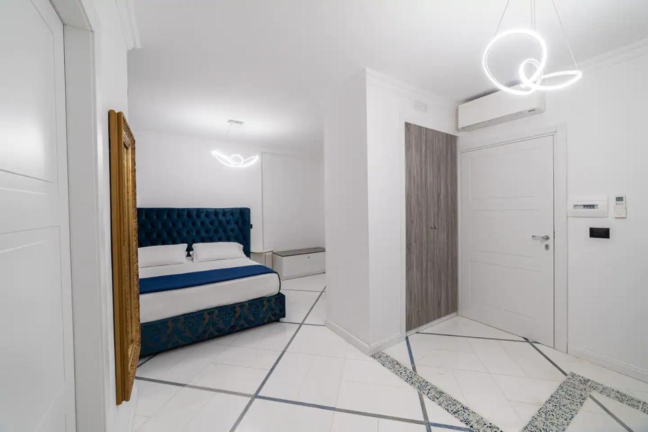 Apartments Hotel Real Suite Napoli Chiaia Mergellina Luaran gambar