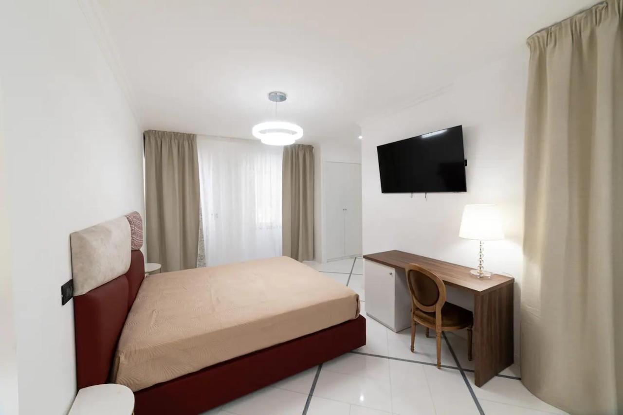 Apartments Hotel Real Suite Napoli Chiaia Mergellina Luaran gambar