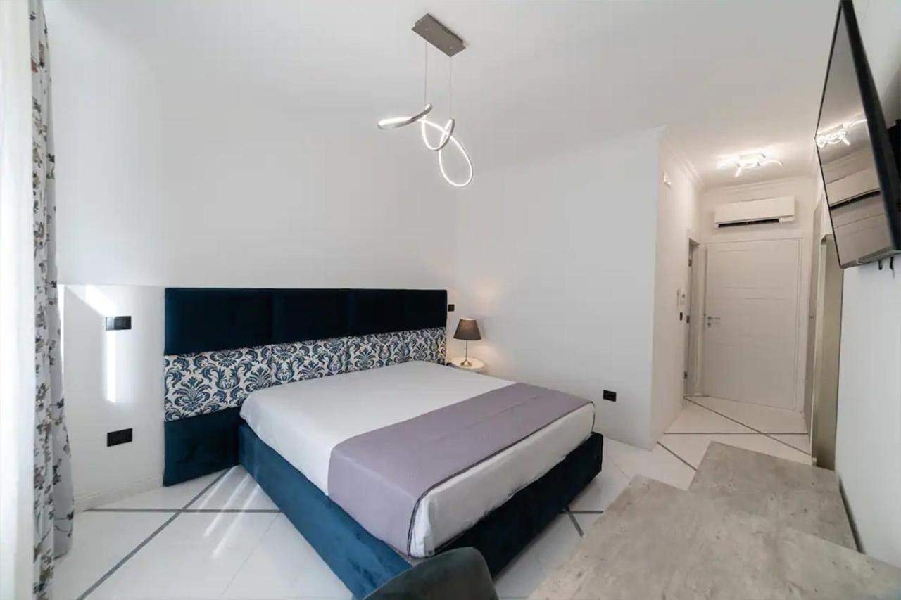 Apartments Hotel Real Suite Napoli Chiaia Mergellina Luaran gambar